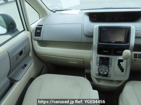 Used 2009 AT toyota noah ZRR70G Image[18]