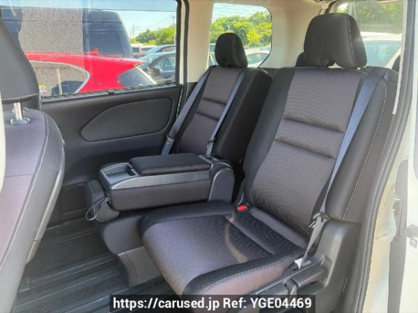 Used 2017 AT nissan serena GFC27 Image[12]