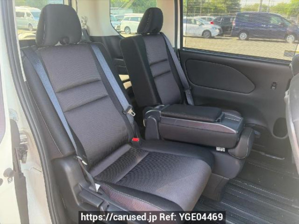 Used 2017 AT nissan serena GFC27 Image[13]