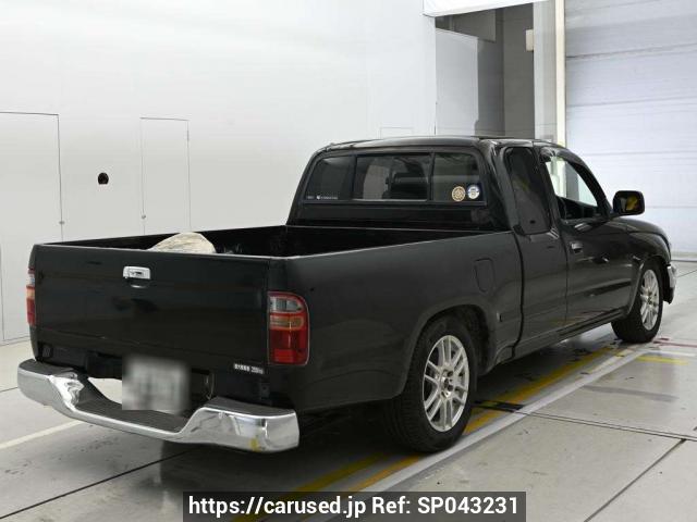 Nunua gari lililotumika 2003 Toyota Hilux Sports Pickup RZN152H