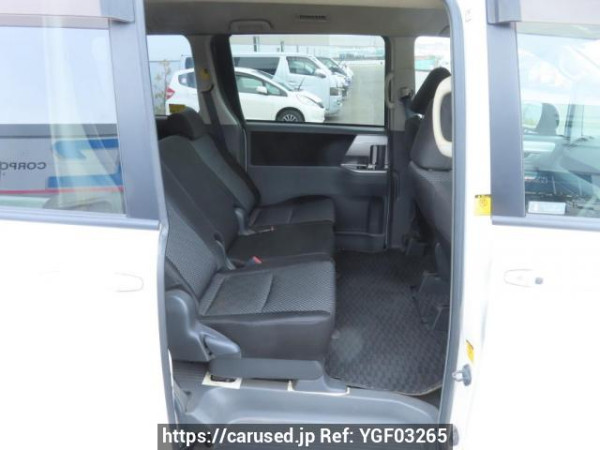 Used 2009 AT toyota noah ZRR70W Image[13]