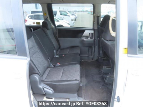 Used 2007 AT toyota noah ZRR70W Image[16]