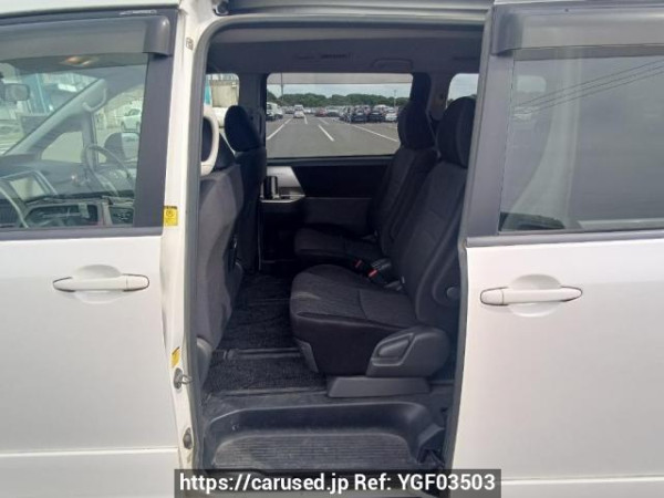 Used 2010 AT toyota noah ZRR70W Image[16]