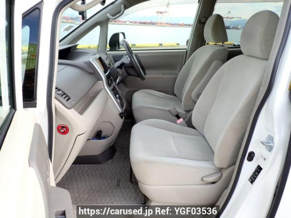 Used 2010 AT toyota noah ZRR70G Image[13]