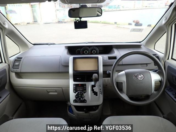 Used 2010 AT toyota noah ZRR70G Image[17]