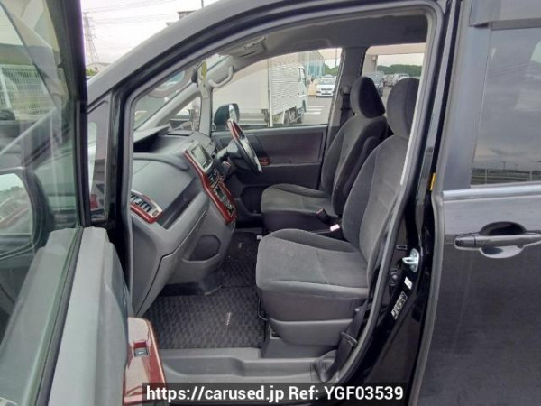 Used 2007 AT toyota noah ZRR70G Image[14]