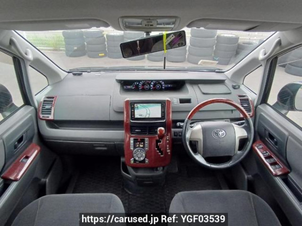 Used 2007 AT toyota noah ZRR70G Image[18]
