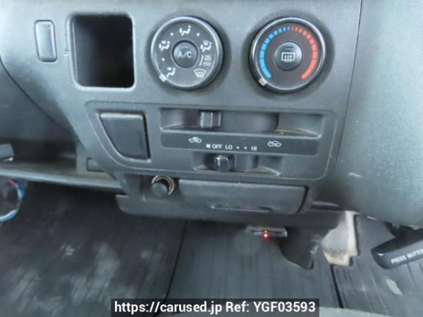 Used 2004 MT toyota hiace-van KDH205V Image[24]