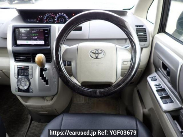 Used 2009 AT toyota noah ZRR70W Image[19]