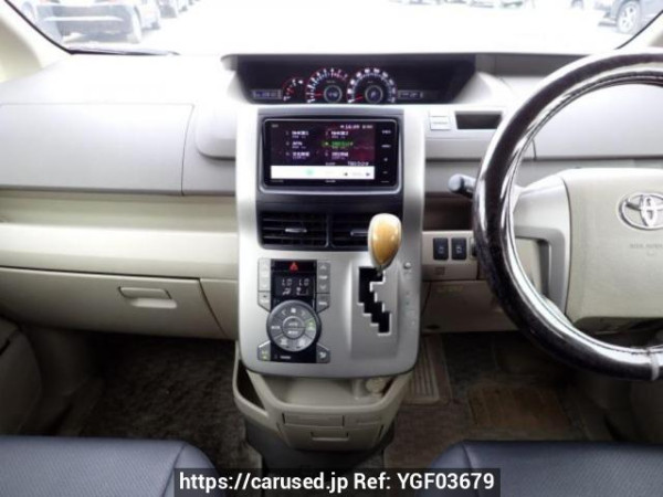 Used 2009 AT toyota noah ZRR70W Image[22]