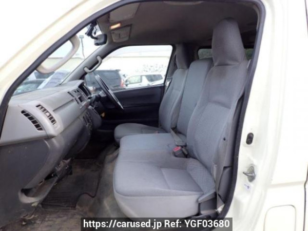 Used 2005 AT toyota regiusace-van KDH205V Image[13]