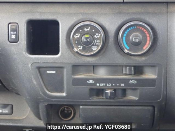 Used 2005 AT toyota regiusace-van KDH205V Image[22]