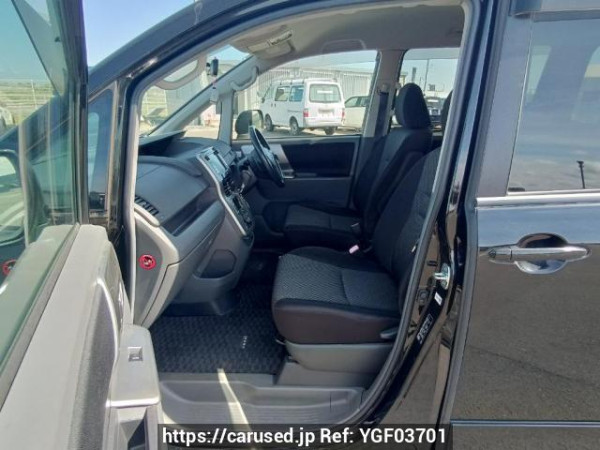 Used 2009 AT toyota noah ZRR70W Image[13]