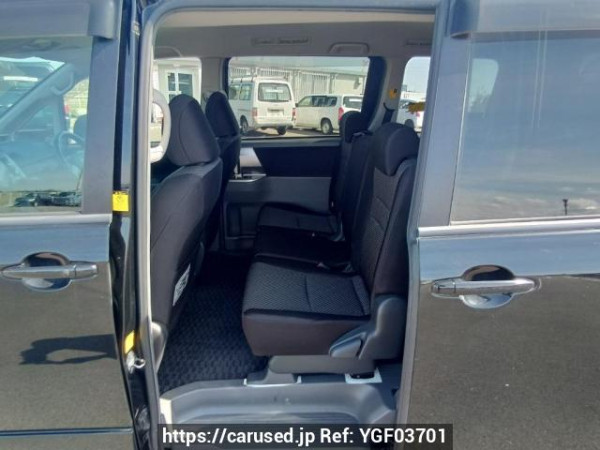 Used 2009 AT toyota noah ZRR70W Image[15]