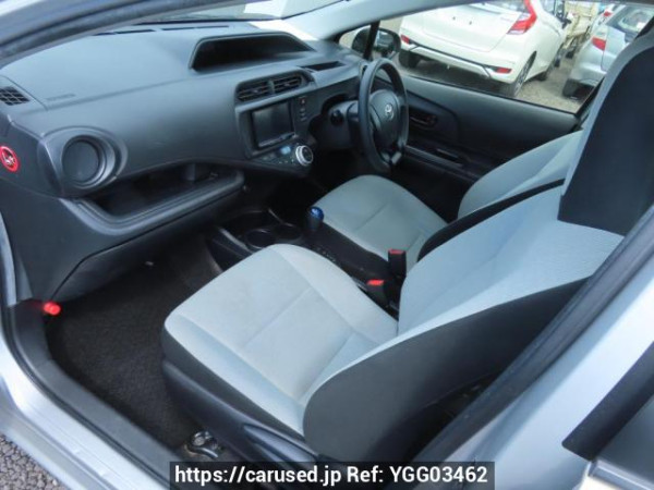 Used 2017 AT toyota aqua NHP10 Image[16]
