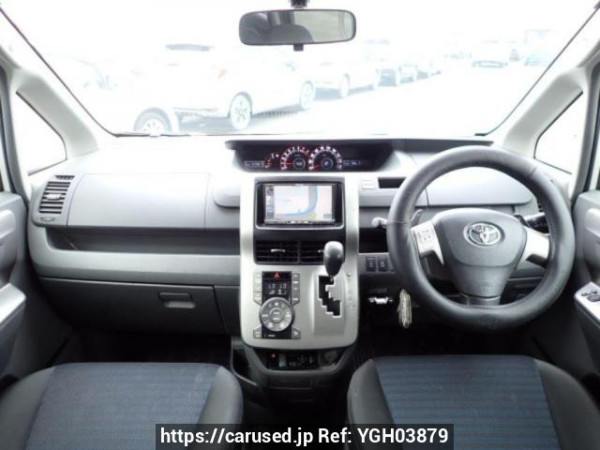 Used 2010 AT toyota voxy ZRR70W Image[16]