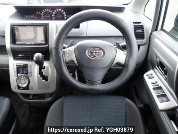 Used 2010 AT toyota voxy ZRR70W Image[18]
