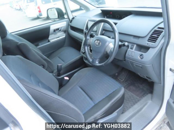 Used 2010 AT toyota voxy ZRR70W Image[11]