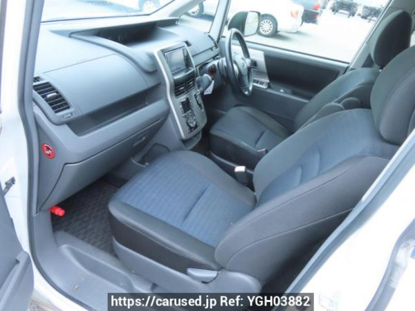 Used 2010 AT toyota voxy ZRR70W Image[12]