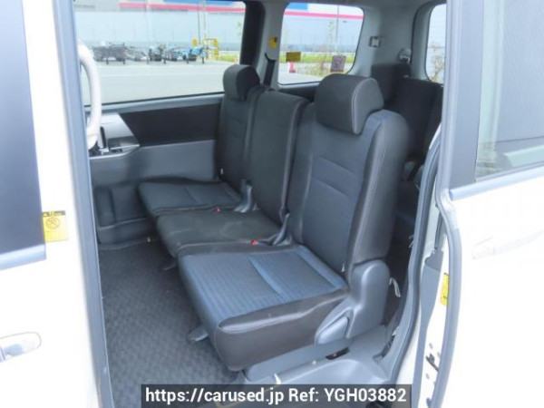 Used 2010 AT toyota voxy ZRR70W Image[14]