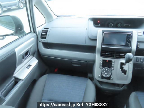 Used 2010 AT toyota voxy ZRR70W Image[18]