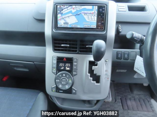 Used 2010 AT toyota voxy ZRR70W Image[19]