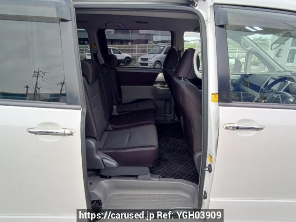 Used 2009 AT toyota voxy ZRR70W Image[15]