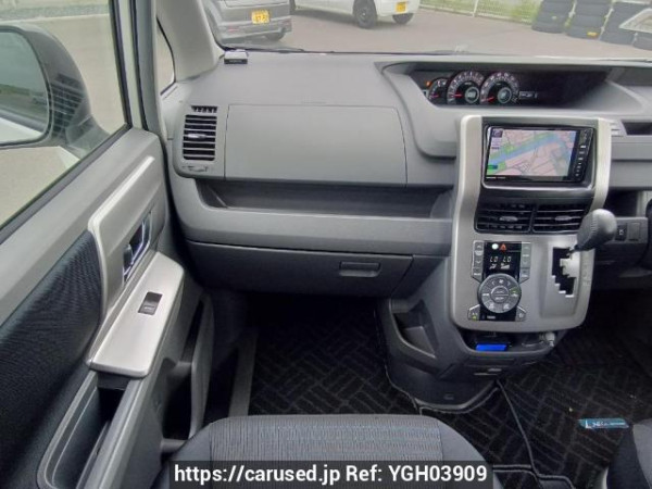 Used 2009 AT toyota voxy ZRR70W Image[19]