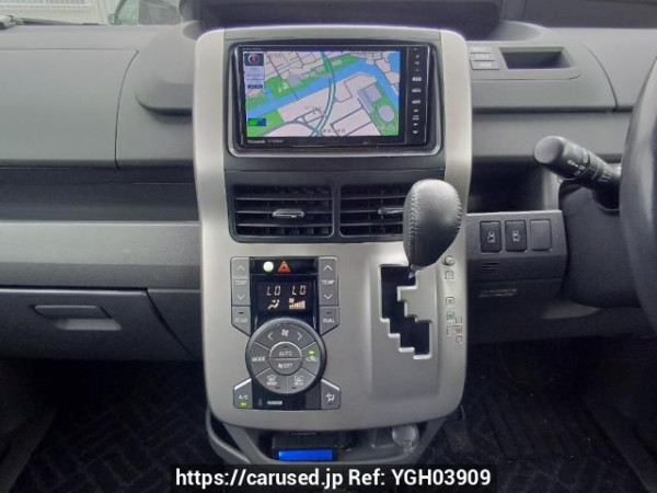 Used 2009 AT toyota voxy ZRR70W Image[23]