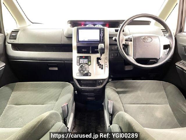 Buy Used 2013 Toyota Voxy DBA-ZRR70G (YGI00289) - Carused.jp