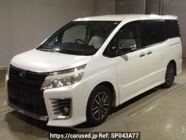Buy Used 2015 Toyota Voxy ZRR80W (SP043A77) - Carused.jp