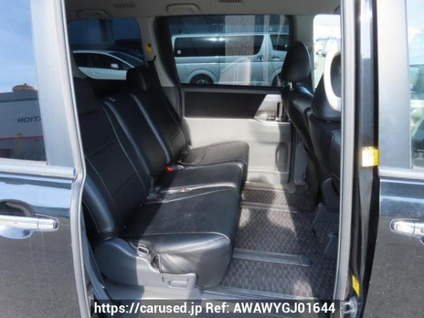 Used 2009 AT toyota voxy ZRR70W Image[17]