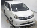 Toyota Isis ZGM10W