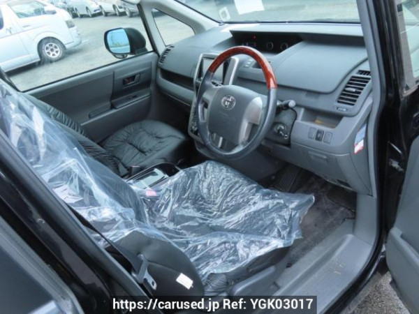 Used 2007 AT toyota noah ZRR70G Image[12]