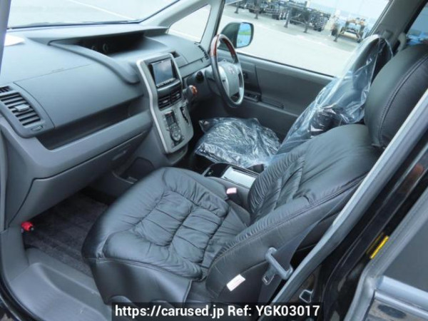 Used 2007 AT toyota noah ZRR70G Image[14]