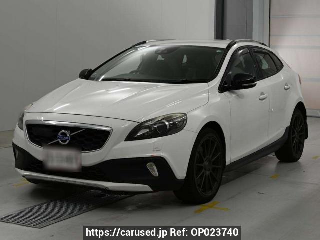 Buy Used 2015 Volvo V40 MB420XC (OP023740) - Carused.jp