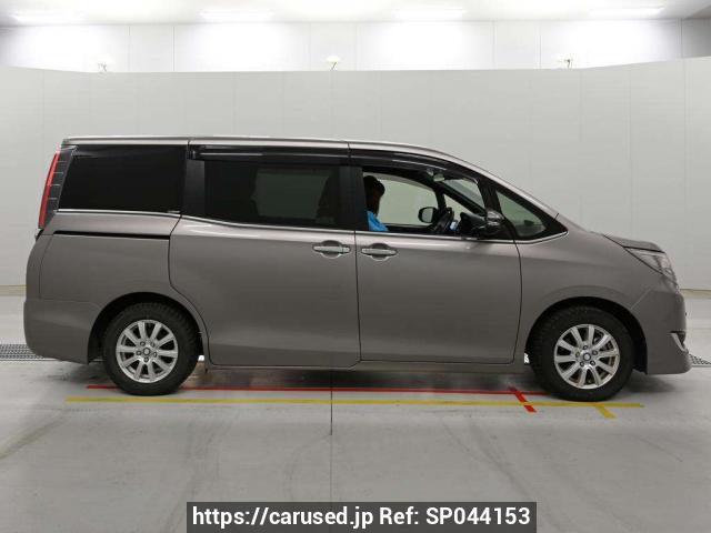 Buy Used 2017 Toyota Esquire ZRR80G (SP044153) - Carused.jp