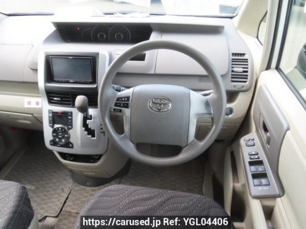 Used 2010 AT toyota noah ZRR70G Image[19]