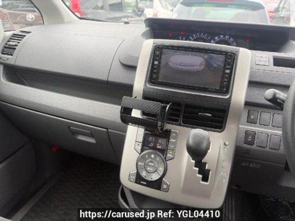 Used 2007 AT toyota voxy ZRR70G Image[13]