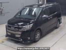 Toyota Noah ZWR80W