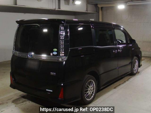 Buy Used 2016 Toyota Voxy ZWR80W (OP0238DC) - Carused.jp