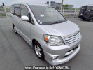 Toyota Noah AZR60G