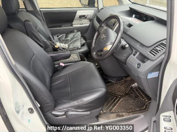 Used 2010 AT toyota voxy ZRR70W Image[11]
