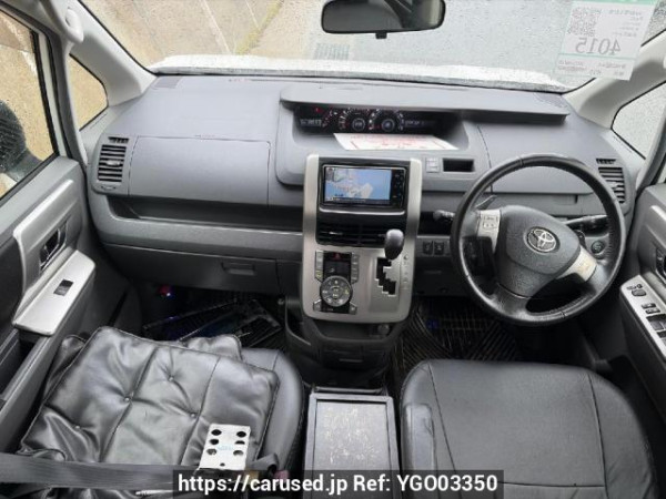 Used 2010 AT toyota voxy ZRR70W Image[12]
