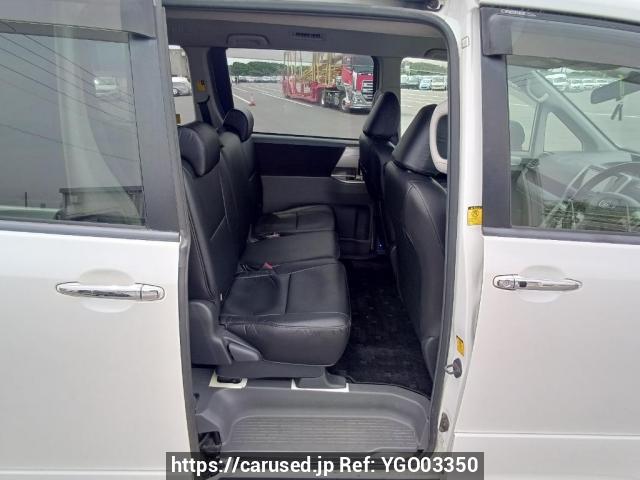 Buy Used 2010 Toyota Voxy ZRR70W (YGO03350) - Carused.jp