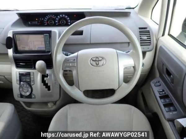 Used 2010 AT toyota noah ZRR70G Image[19]