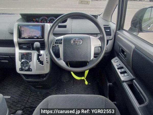 Used 2010 AT toyota noah ZRR70G Image[19]