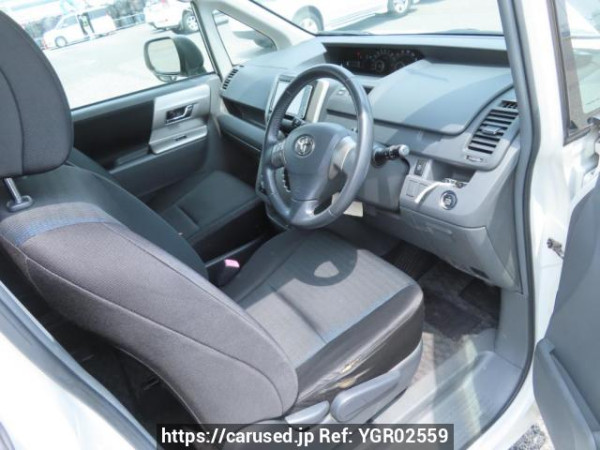 Used 2009 AT toyota voxy ZRR70W Image[12]