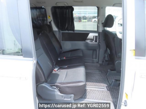 Used 2009 AT toyota voxy ZRR70W Image[16]