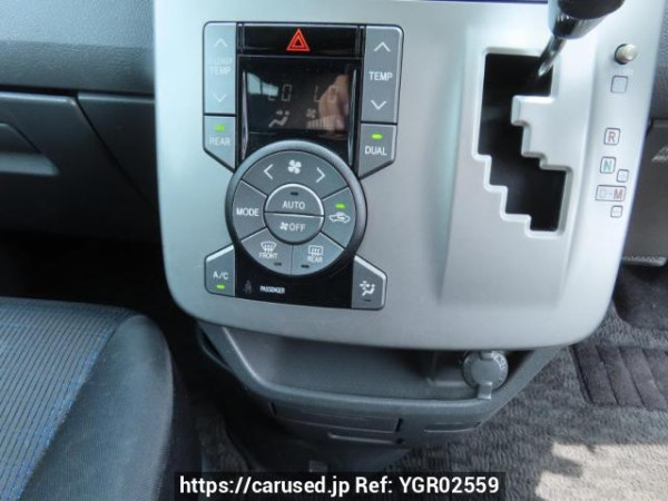 Used 2009 AT toyota voxy ZRR70W Image[28]